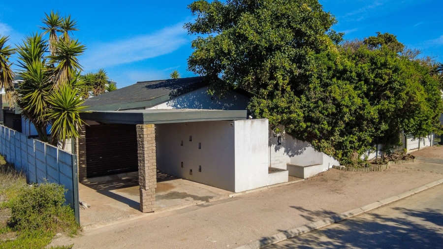 4 Bedroom Property for Sale in Britannia Bay Western Cape